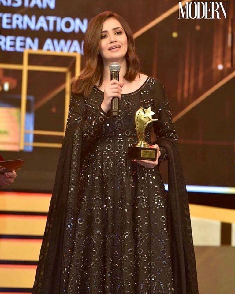 Sana Javed received best actress PISA award 2020