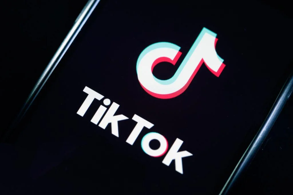 TikTok ratings jump up to 4.4 on Play Store again.