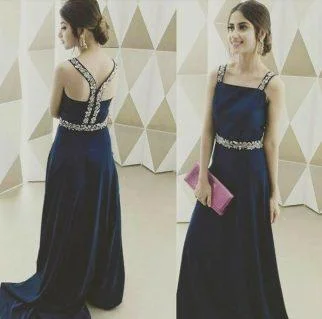 Sexy Back! Pakistani actresses looks Stunning in Backless Dress
