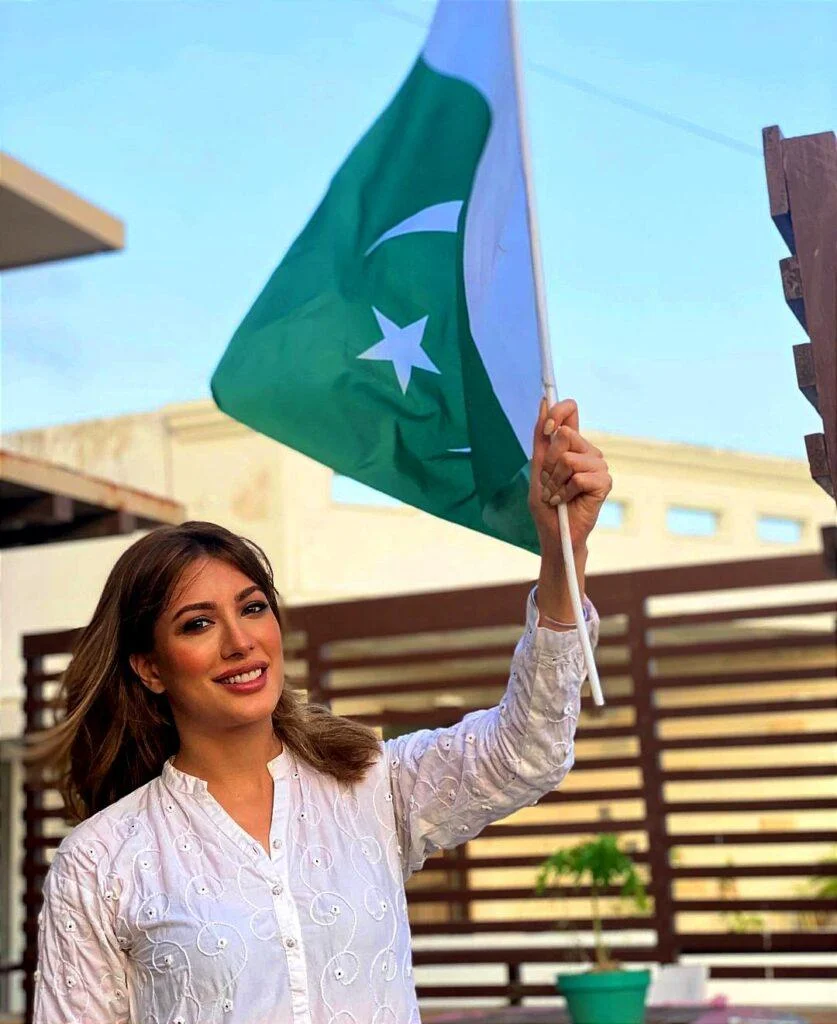 3 Pakistani Actresses who faced backlash on an independence day dress