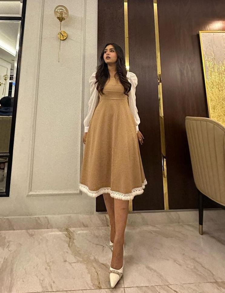 Tik Tok Star Minahil Malik's Hot And Stylish Pictures Are Enough Clue to Amp Up Your Wardrobe