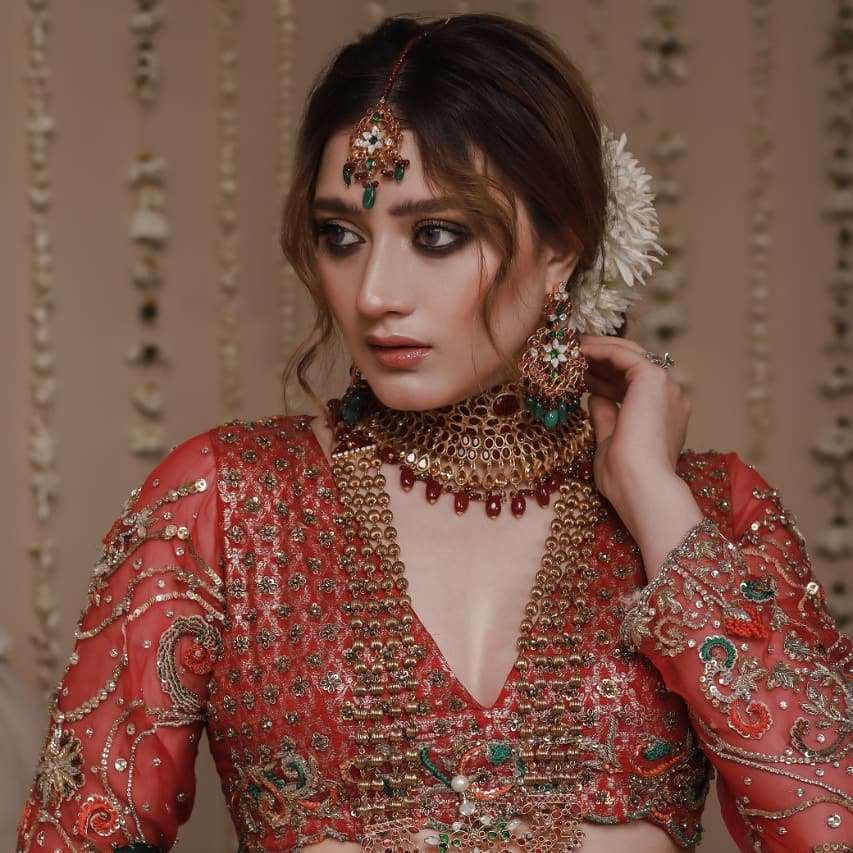 Momina Iqbal's Hot Photos Are So Glam You Will Be Left Awestruck. 10 Pics